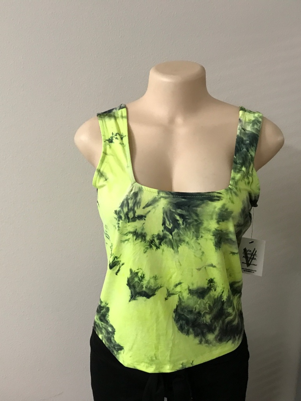 Vibe tank camo top, NWT, XL, stretchy and silky smooth